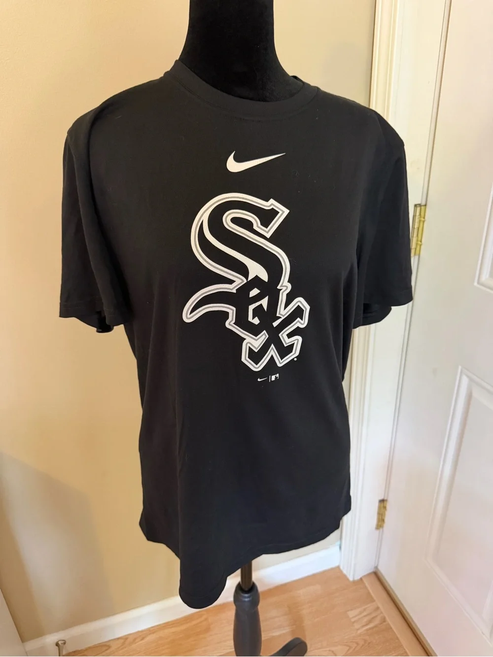 Nike MLB Chicago White Sox Black Dri-FIT Graphic Tee - Mens Size M